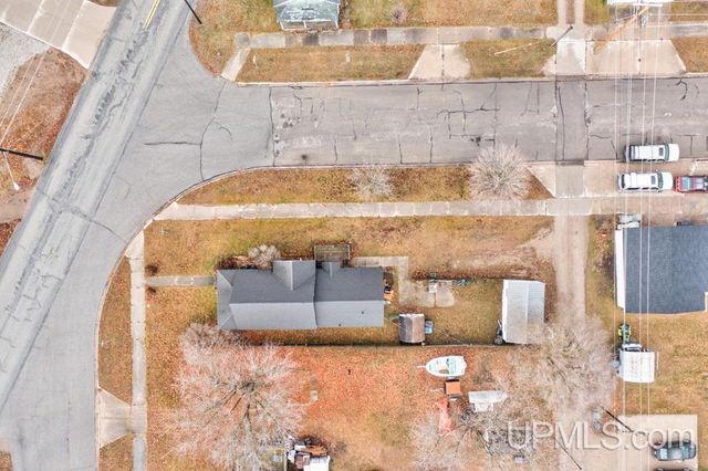 501 Superior Avenue, Gladstone, MI 49837