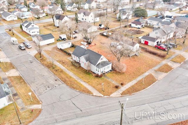 501 Superior Avenue, Gladstone, MI 49837