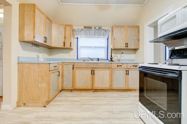 501 Superior Avenue, Gladstone, MI 49837