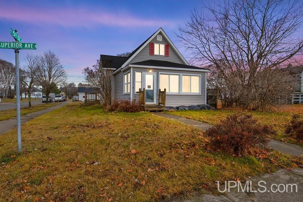 501 Superior Avenue, Gladstone, MI 49837