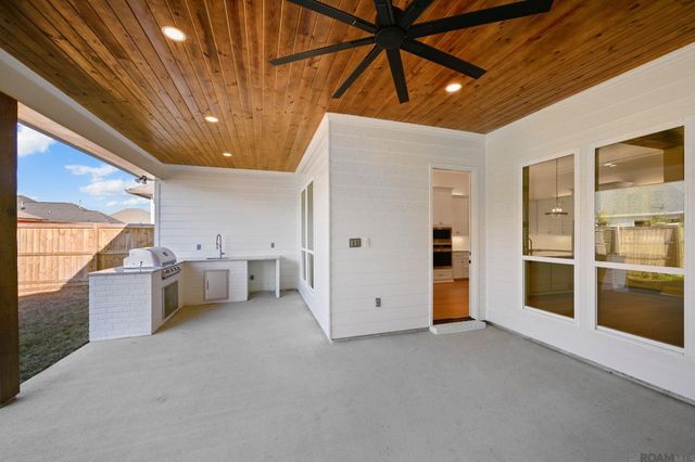 38166 Sweet Briar Dr, Prairieville, LA 70769