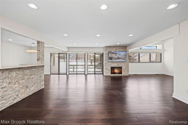 5324 Fairway Court, West Bloomfield, MI 48323