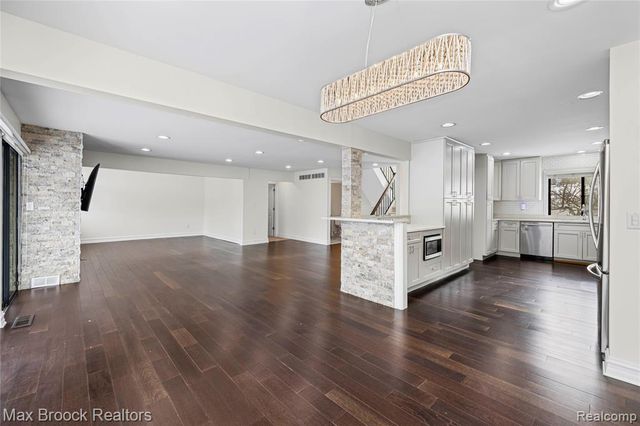 5324 Fairway Court, West Bloomfield, MI 48323