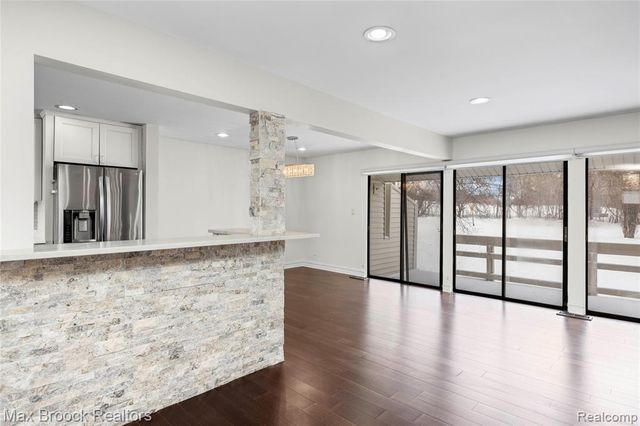 5324 Fairway Court, West Bloomfield, MI 48323