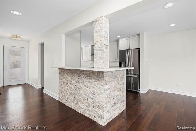 5324 Fairway Court, West Bloomfield, MI 48323