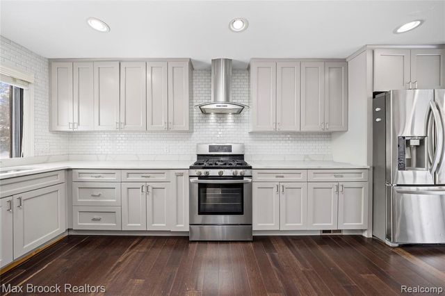 5324 Fairway Court, West Bloomfield, MI 48323