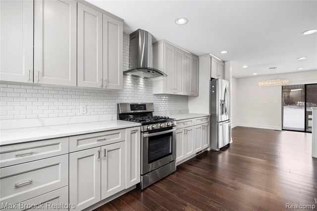 5324 Fairway Court, West Bloomfield, MI 48323