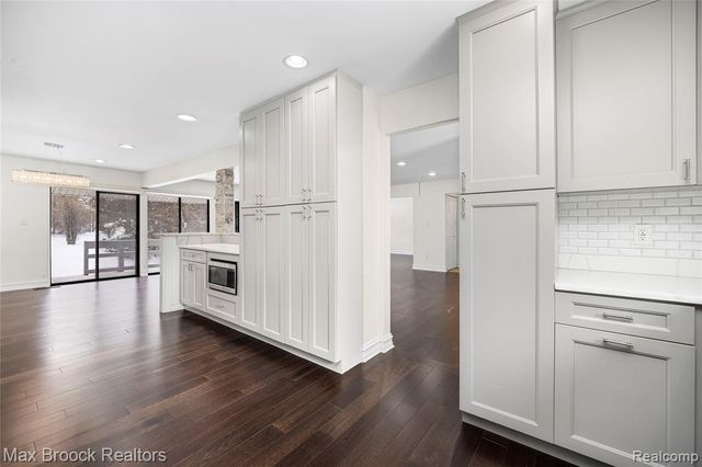 5324 Fairway Court, West Bloomfield, MI 48323