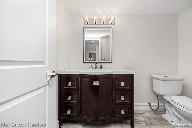 5324 Fairway Court, West Bloomfield, MI 48323