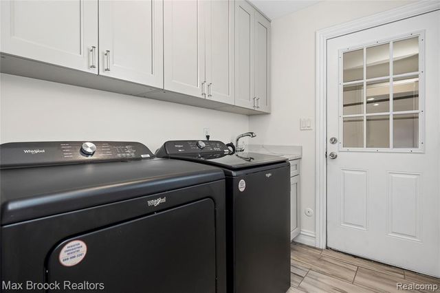 5324 Fairway Court, West Bloomfield, MI 48323