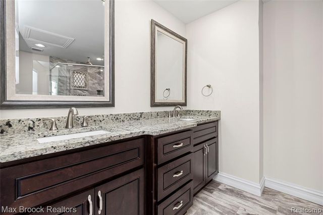 5324 Fairway Court, West Bloomfield, MI 48323