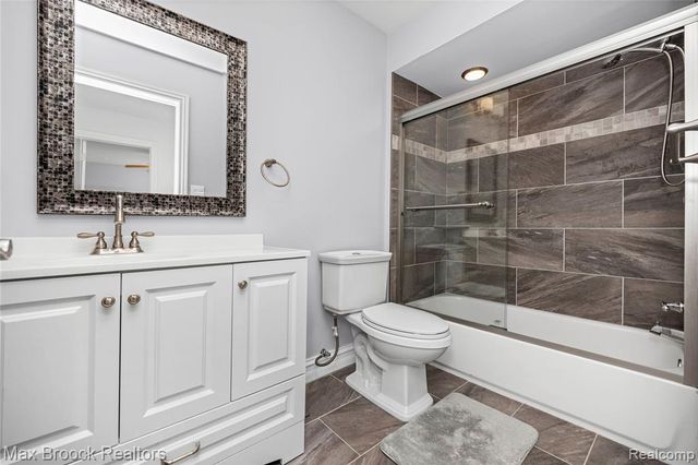 5324 Fairway Court, West Bloomfield, MI 48323