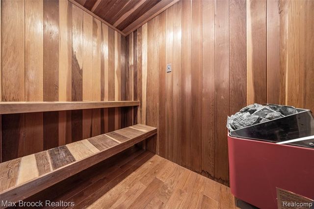 5324 Fairway Court, West Bloomfield, MI 48323