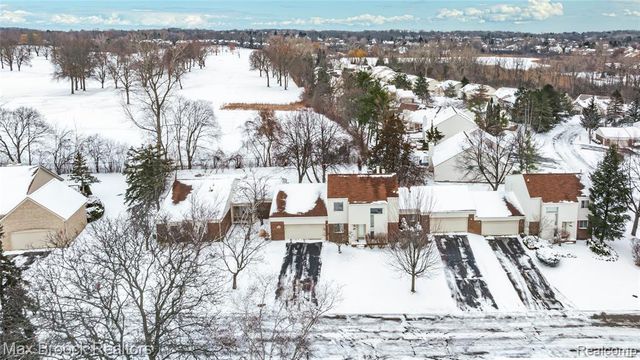 5324 Fairway Court, West Bloomfield, MI 48323