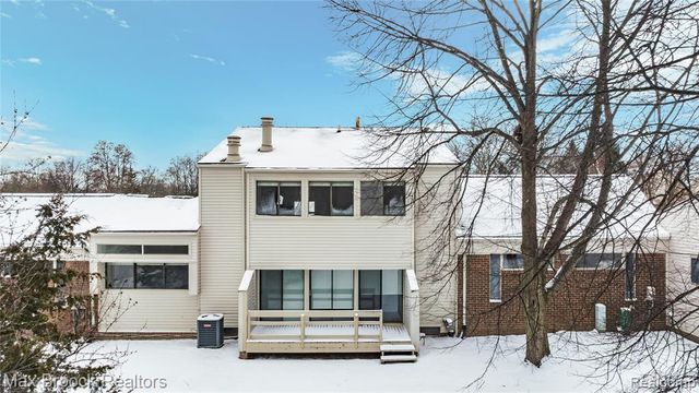 5324 Fairway Court, West Bloomfield, MI 48323