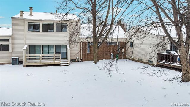 5324 Fairway Court, West Bloomfield, MI 48323