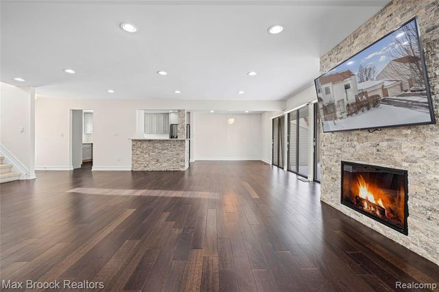 5324 Fairway Court, West Bloomfield, MI 48323