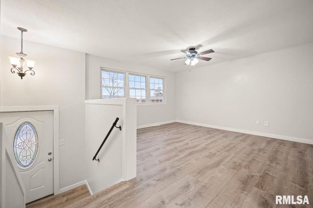 6822 N KIMBERLY Drive, Peoria, IL 61614