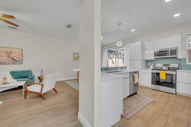 1172 S BEACH CIRCLE, Kissimmee, FL 34746