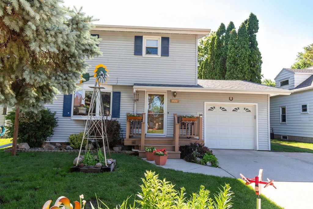1926 OHIO STREET, Oshkosh, WI 54902