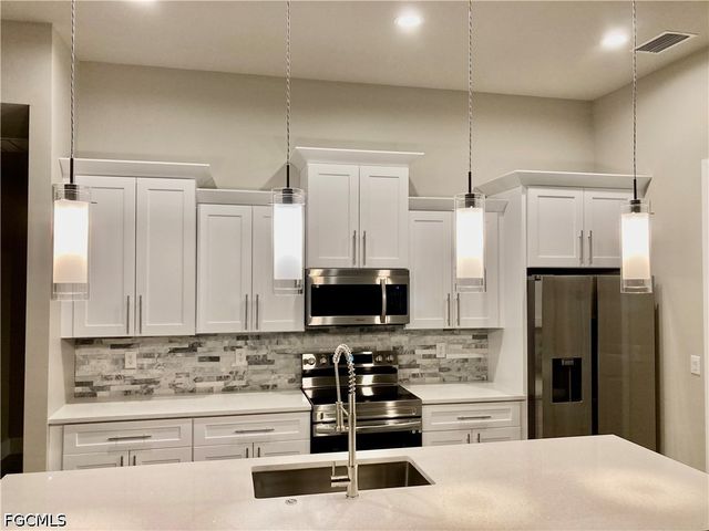 4006 19th ST SW, Lehigh Acres, FL 33976