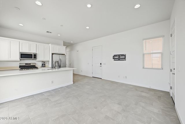 9654 W MITCHELL Drive, Phoenix, AZ 85037