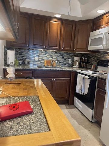 34 Hastings C 34, West Palm Beach, FL 33417