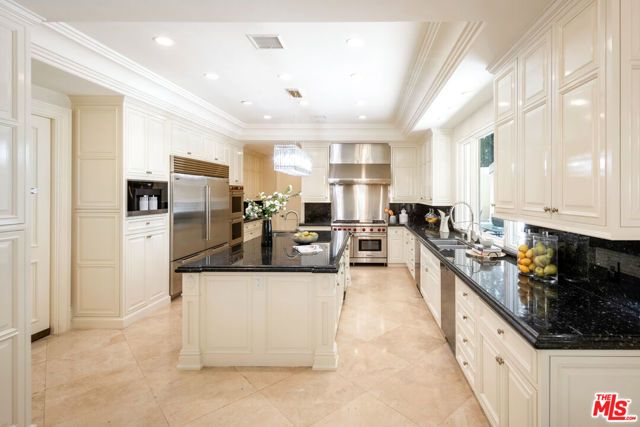 1350 Benedict Canyon Drive, Beverly Hills, CA 90210