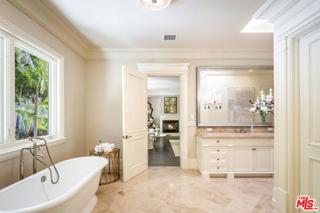 1350 Benedict Canyon Drive, Beverly Hills, CA 90210