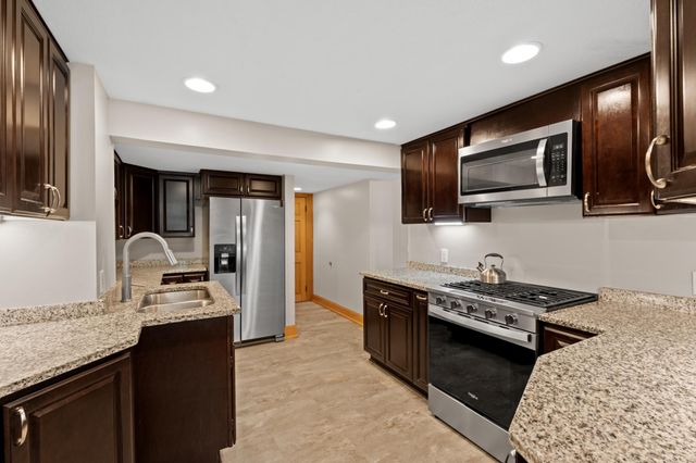 2418 5th Street SW, Rochester, MN 55902