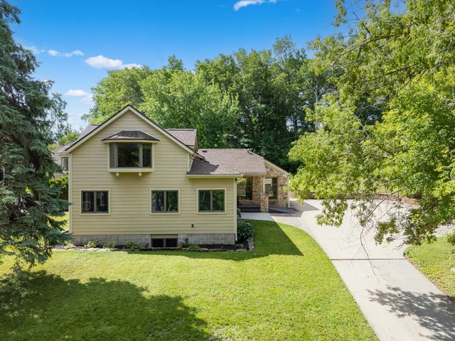 2418 5th Street SW, Rochester, MN 55902