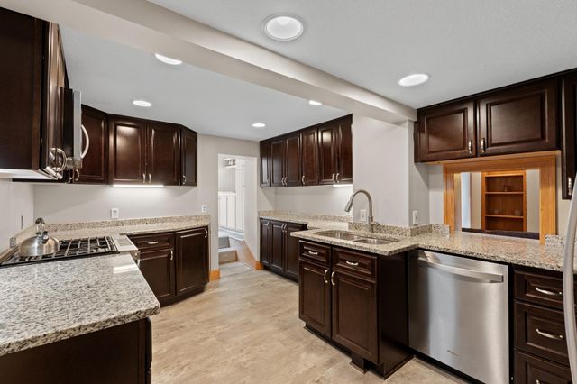 2418 5th Street SW, Rochester, MN 55902