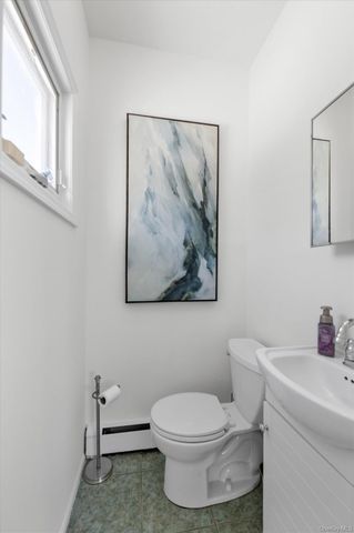 381 Robyn Place, East Meadow, NY 11554