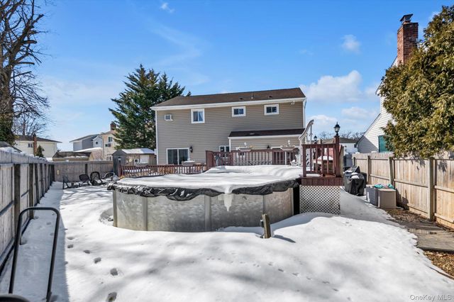 381 Robyn Place, East Meadow, NY 11554