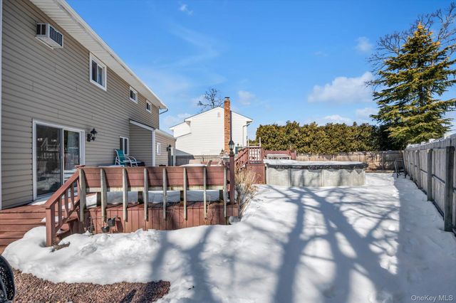 381 Robyn Place, East Meadow, NY 11554