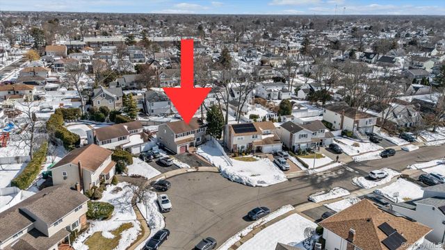 381 Robyn Place, East Meadow, NY 11554