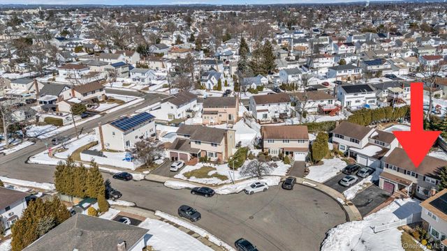 381 Robyn Place, East Meadow, NY 11554