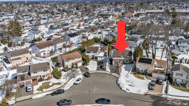 381 Robyn Place, East Meadow, NY 11554