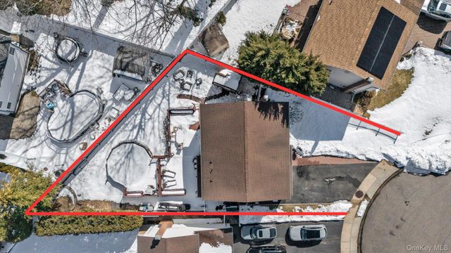 381 Robyn Place, East Meadow, NY 11554