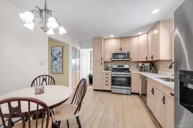 381 Robyn Place, East Meadow, NY 11554