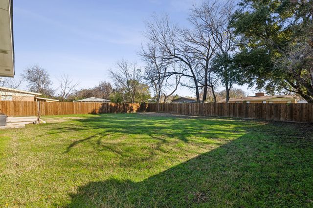 616 S Wildwood Drive, Irving, TX 75060