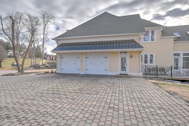 408 Fairway Estates Drive, Blountville, TN 37617