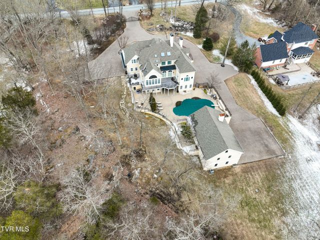 408 Fairway Estates Drive, Blountville, TN 37617