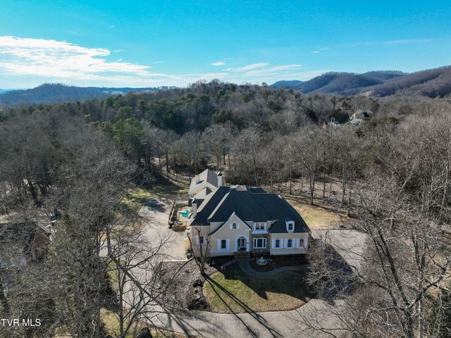 408 Fairway Estates Drive, Blountville, TN 37617