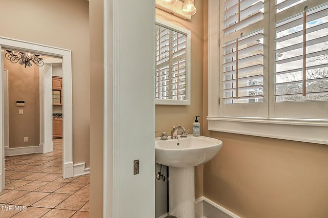 408 Fairway Estates Drive, Blountville, TN 37617