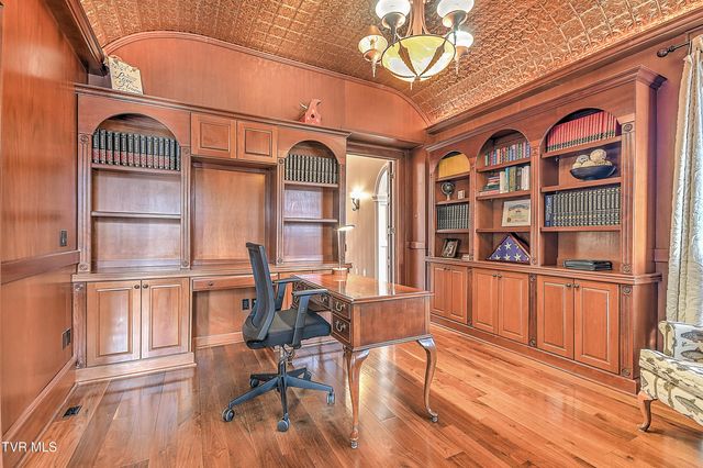 408 Fairway Estates Drive, Blountville, TN 37617