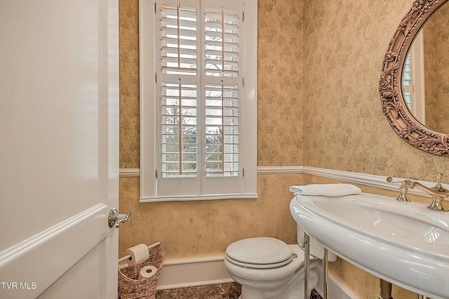 408 Fairway Estates Drive, Blountville, TN 37617