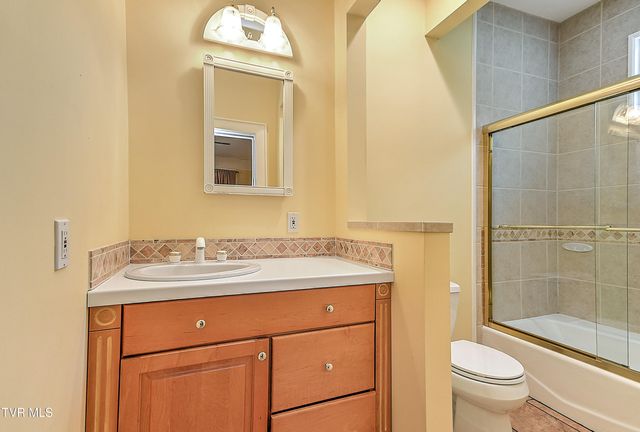 408 Fairway Estates Drive, Blountville, TN 37617