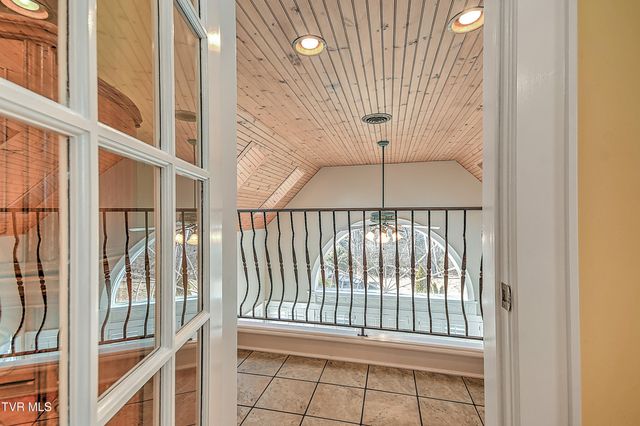 408 Fairway Estates Drive, Blountville, TN 37617