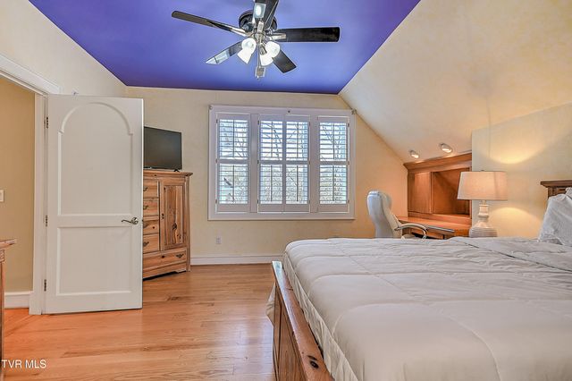 408 Fairway Estates Drive, Blountville, TN 37617